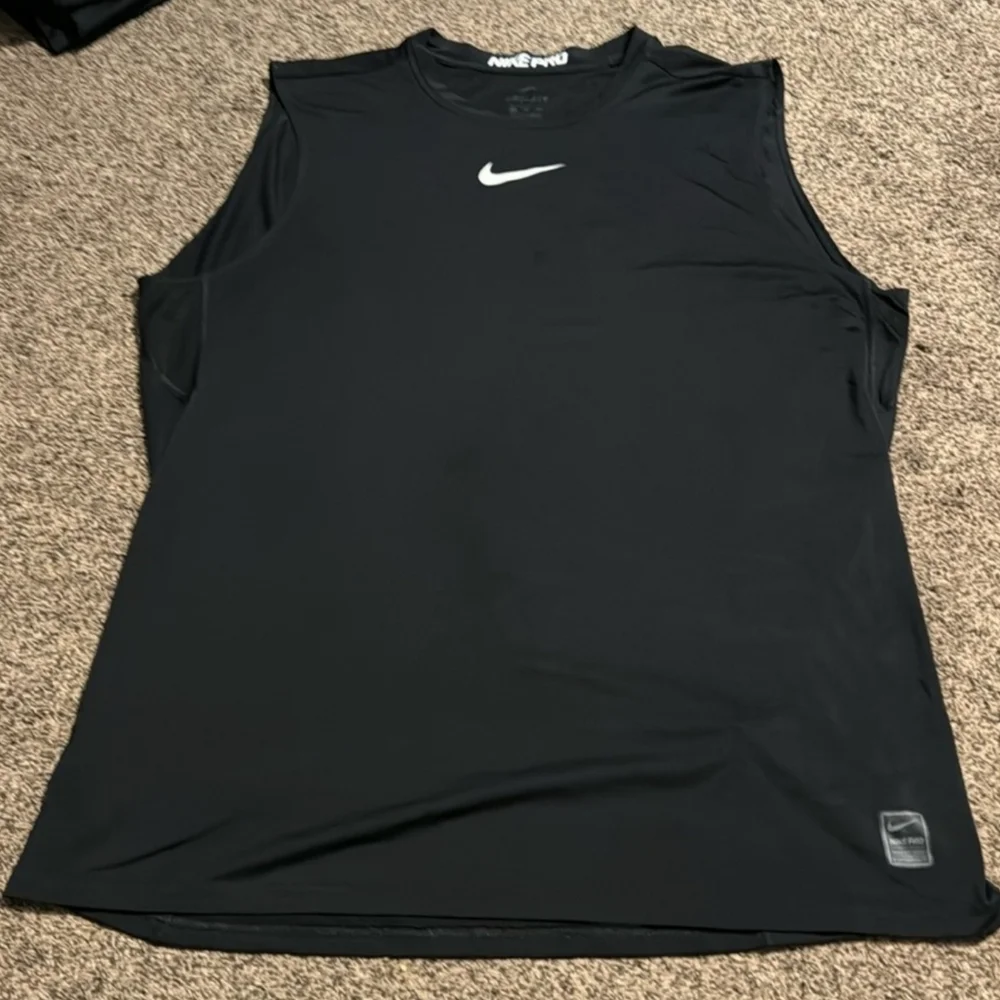 Nike Pro tank - Picture 1 of 3